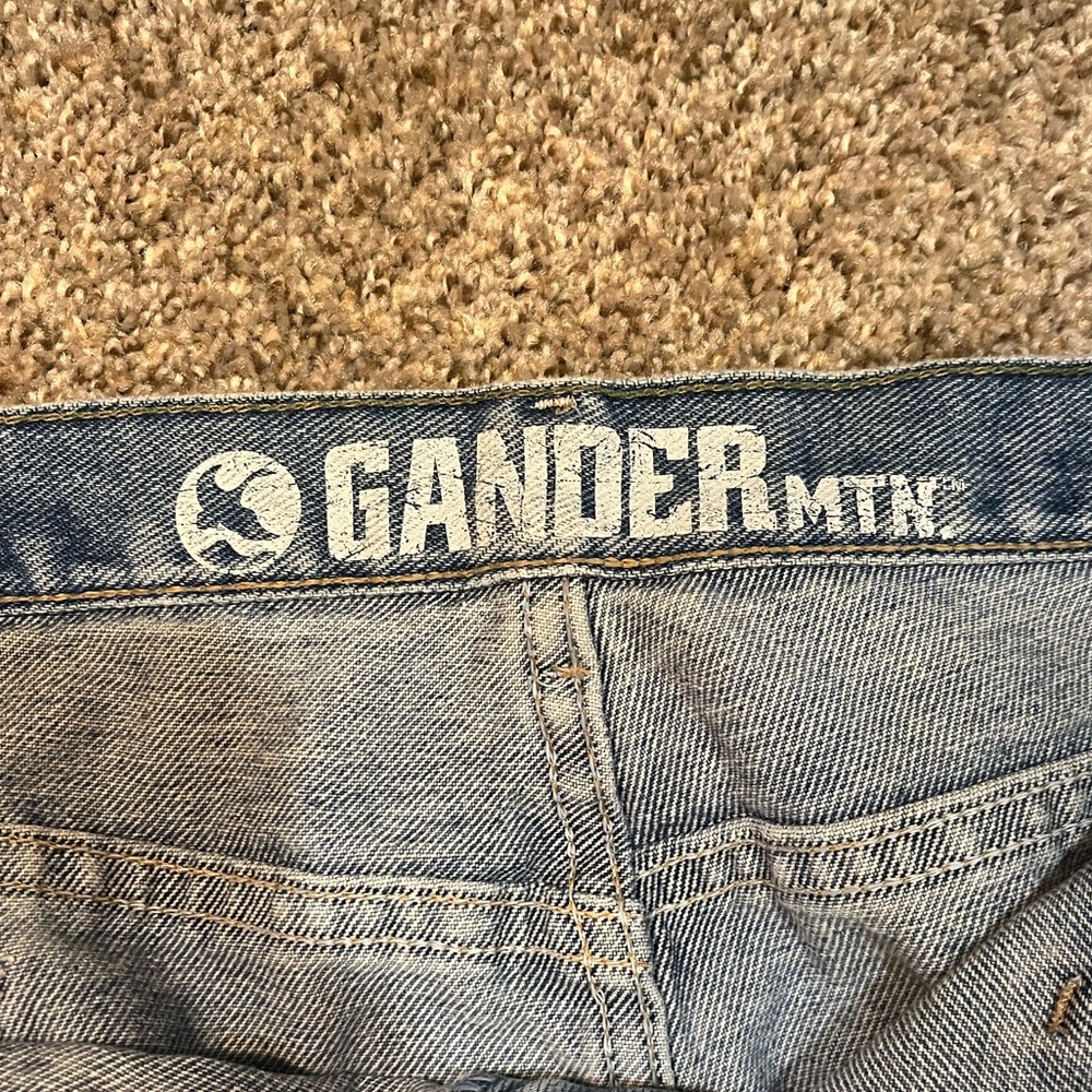 BRAND: Gander mtn.
SIZE: men’s 44x32
COLOR: Lightwash denim